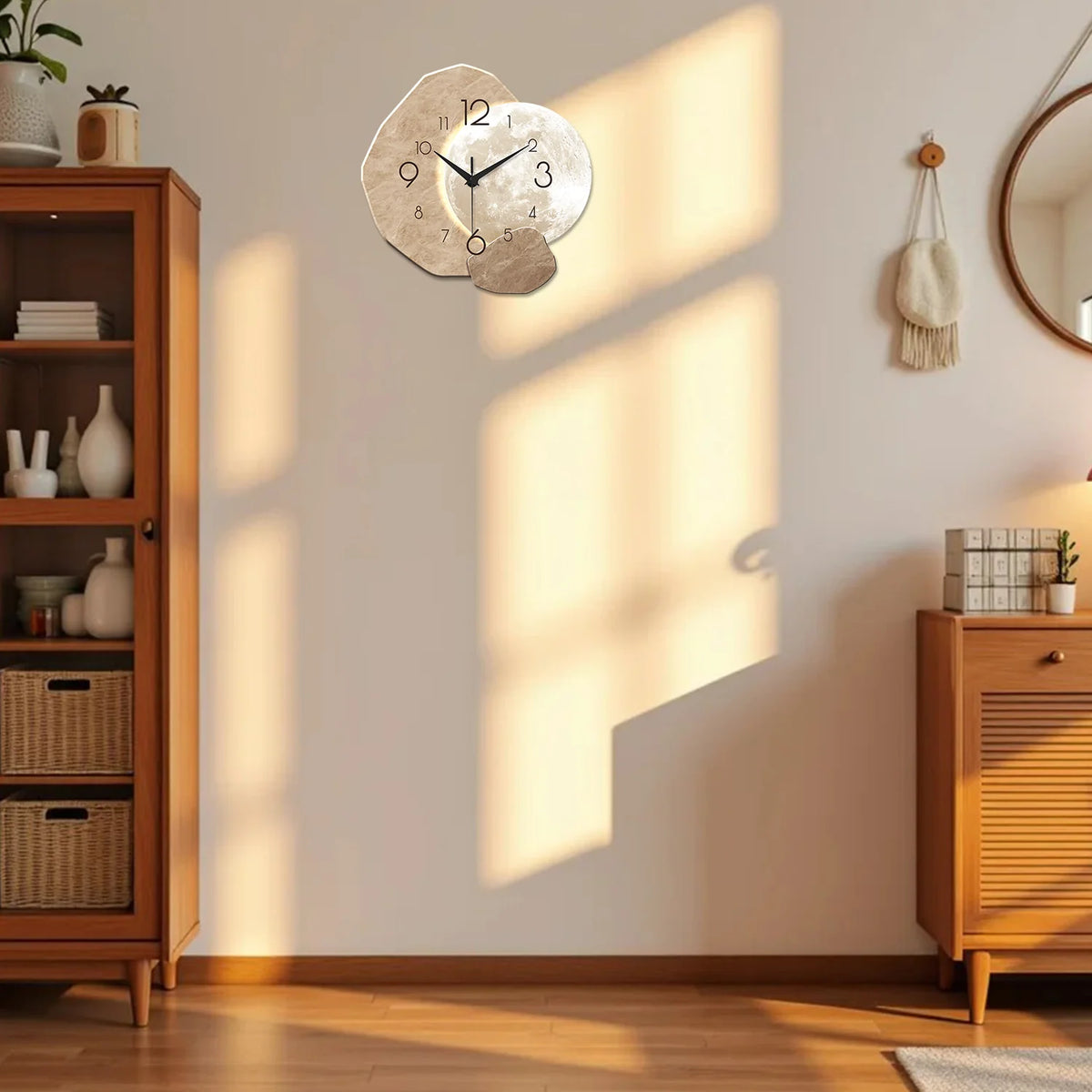 Horloge murale en bois motif lune, vue 2